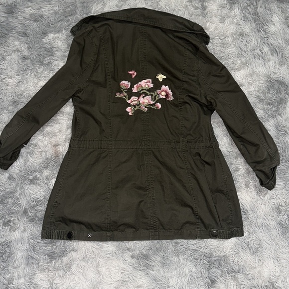 Green Embroidered Jacket - Picture 3 of 4